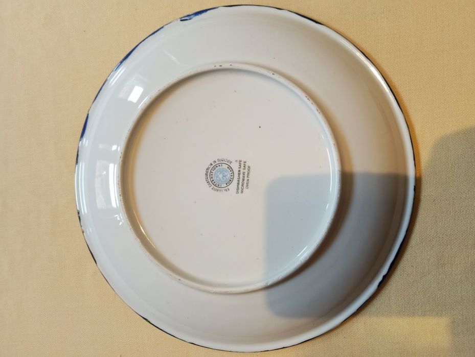 Ръчно рисувана чиния