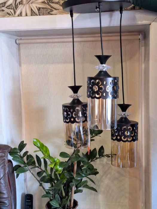 Продам новые люстры