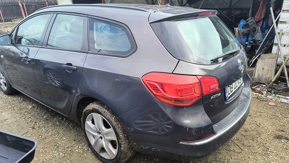 Vând Opel Astra j