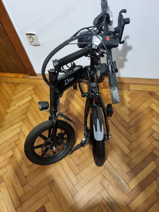 Bicicletă electrica pliabila