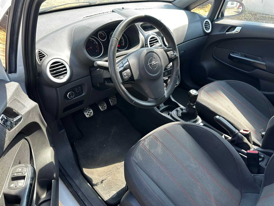 Opel CORSA 1.4 Benzina 2011
