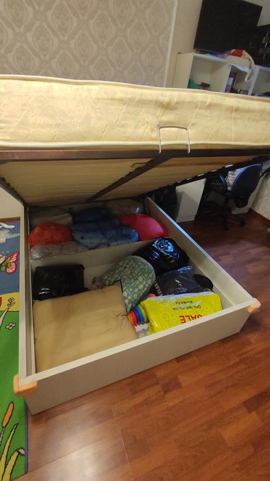 Продам кровать полуторка