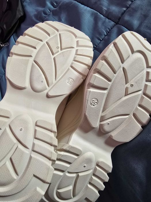 Нови маратонки Guess н.39