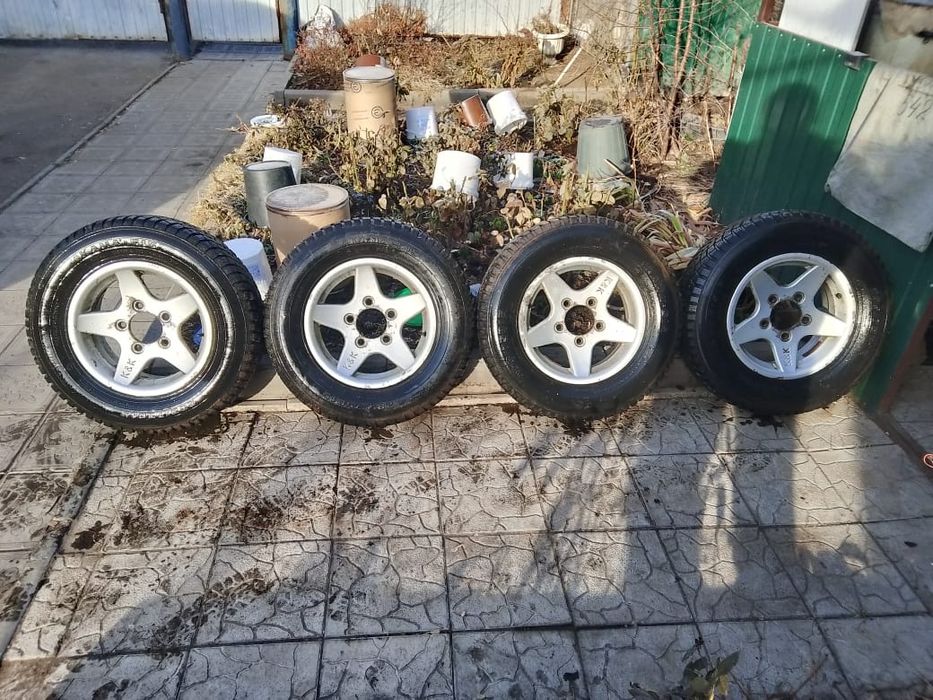 Зимняя резина на дисках для нивы