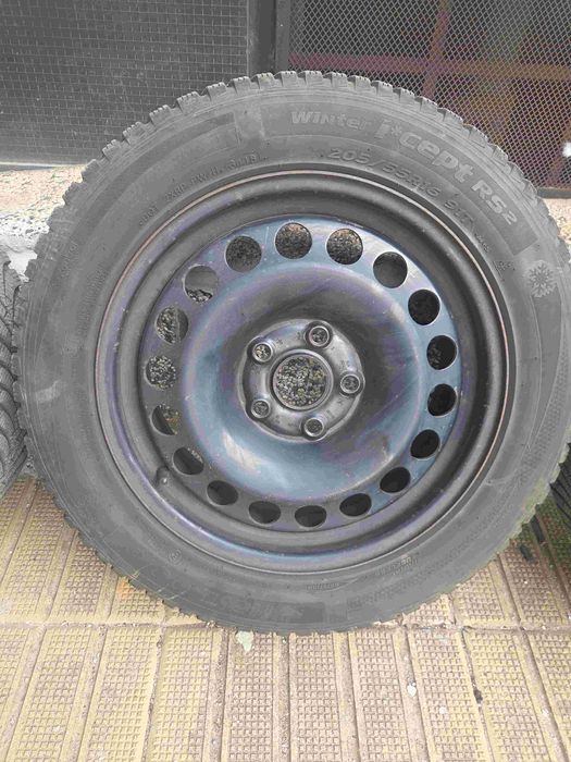 Продавам комплект зимни гуми с джанти Hankook Winter