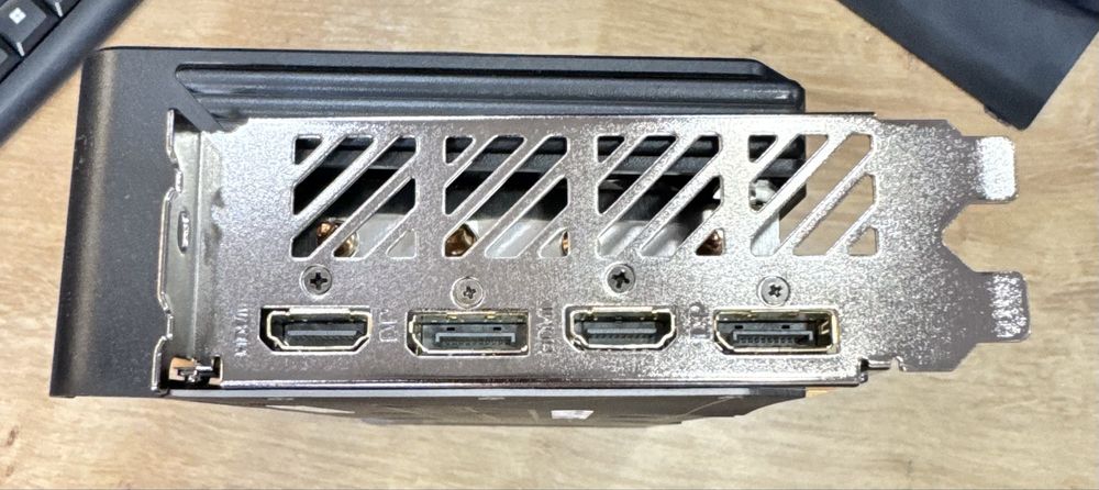 Видеокарта Gigabyte RX 7700XT