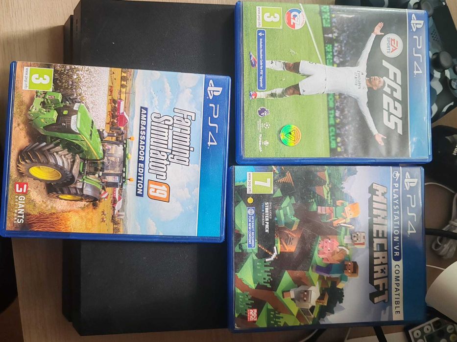 playstation 4 cu 1TB doua manete si trei jocuri