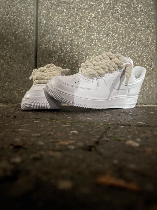 Air force 1 legit, rope laced. De obicei avem orice marime