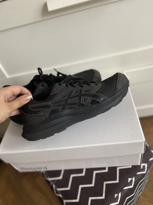 Маратонки Asics-40 и 41 номер