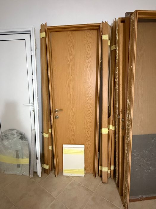 Интериорни врати, алуминиева врата за баня