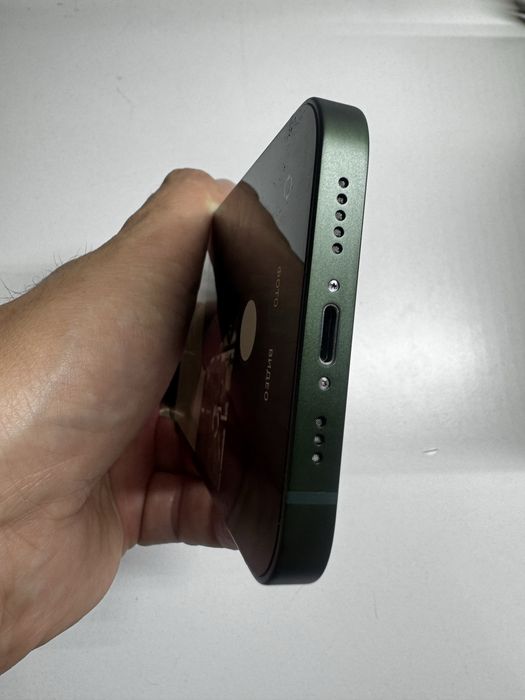 Продаю Iphone 13