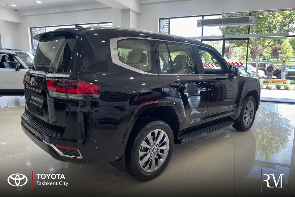 Toyota Land Cruiser 300 Luxury 5 местный