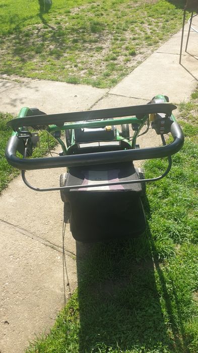Mașini de tuns gazonul John Deere profesionala