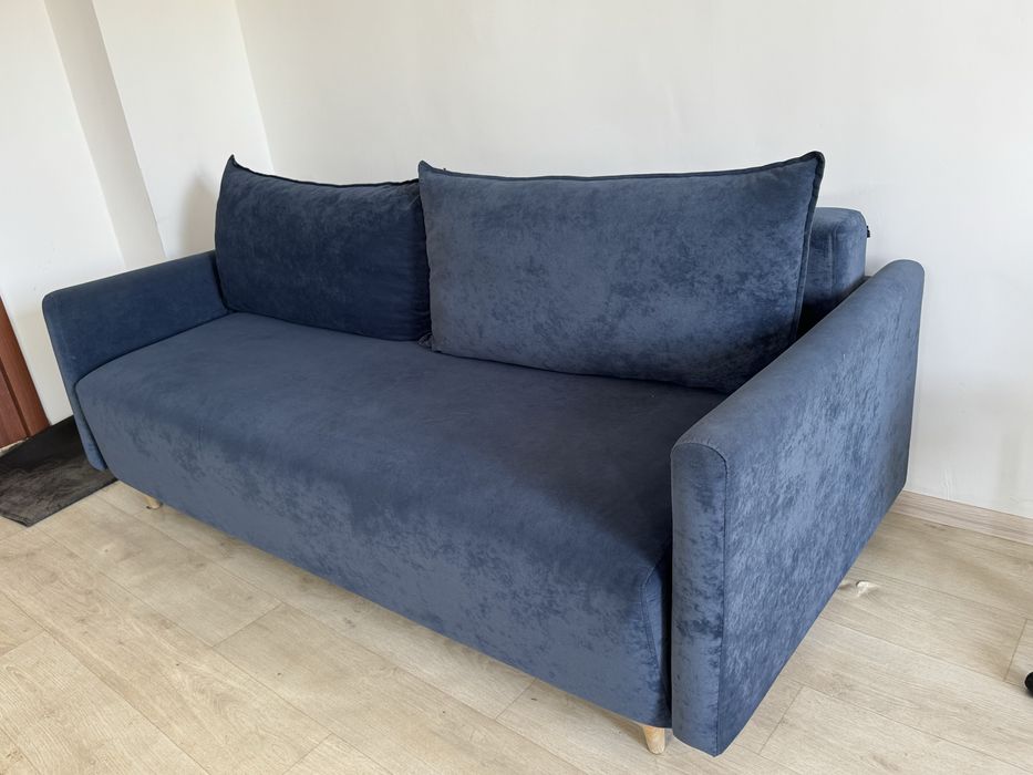 Продается диван развигающийся 2м