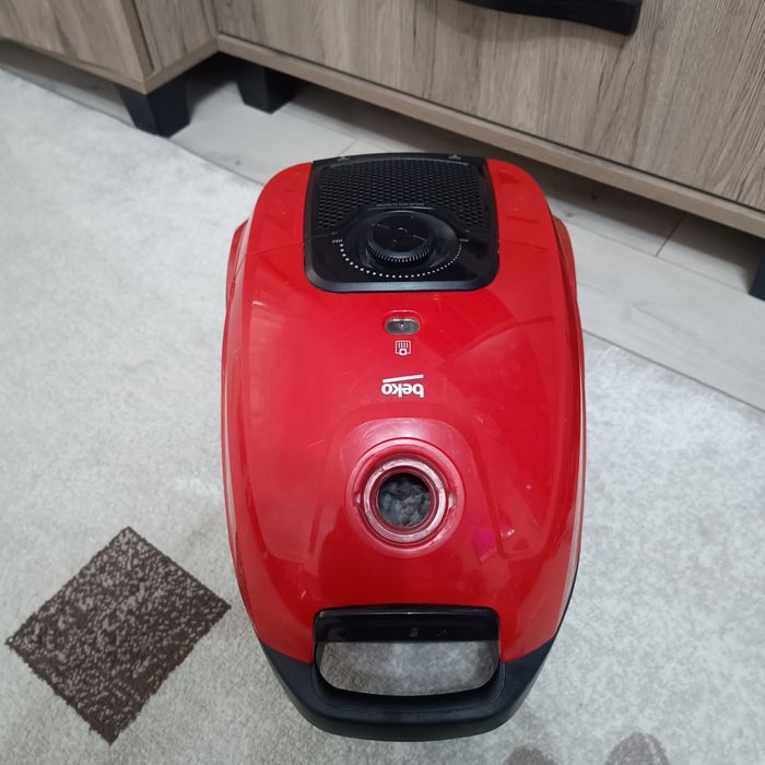 Aspirator cu sac Beko