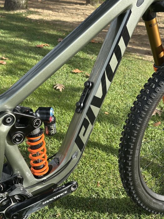 2024 Pivot Firebird 170mm 29“ Carbon