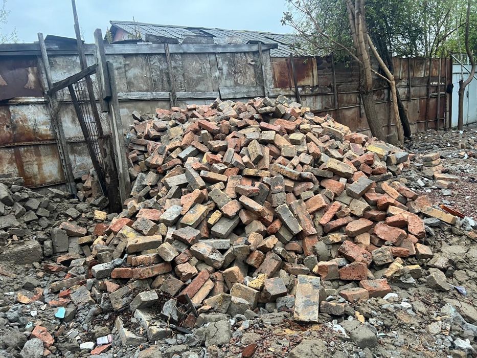 Продам кирпич 5000 штук