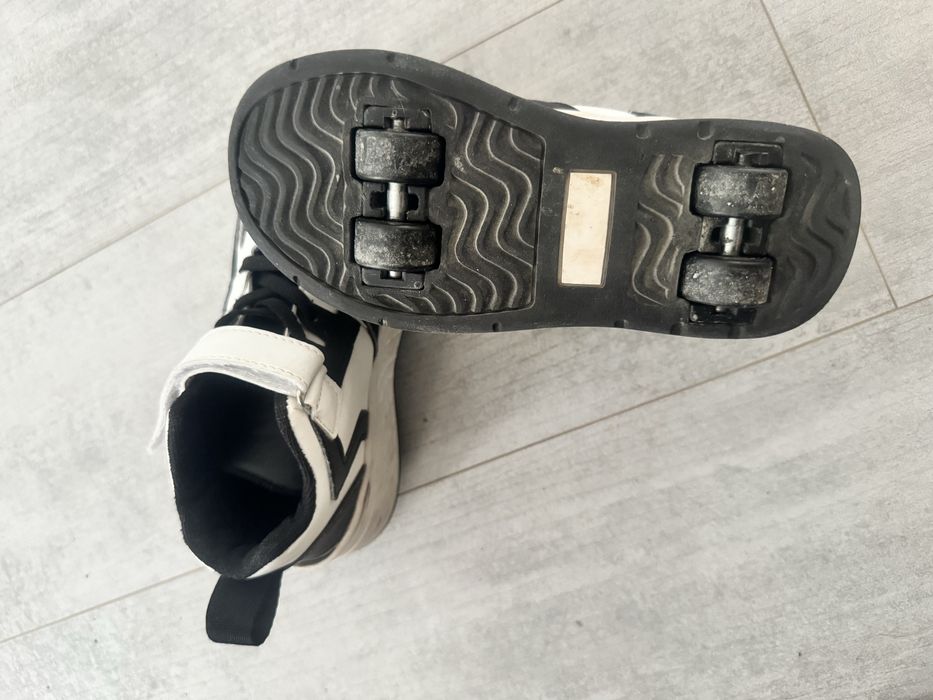 Кроссовки на роликах