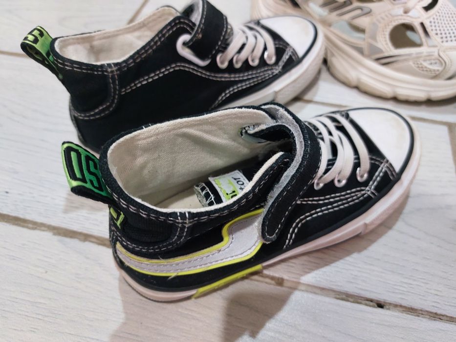 Продам детскую обувь