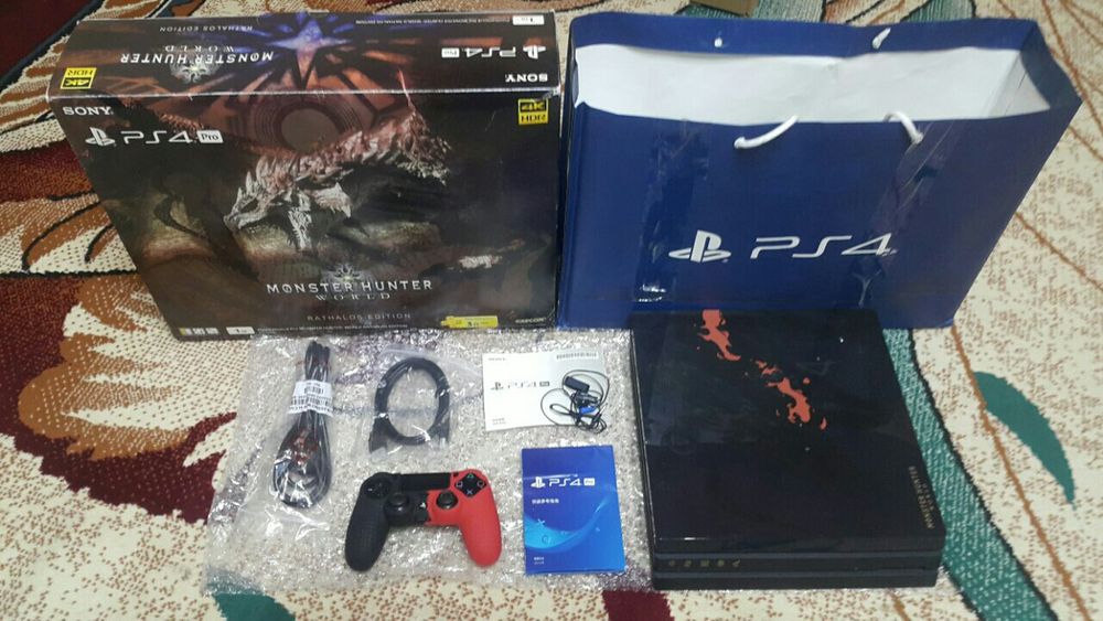 Playstation 4 PRO. { 4K } HDR. 1.TB  { MONSTER HUNTER } Limited.