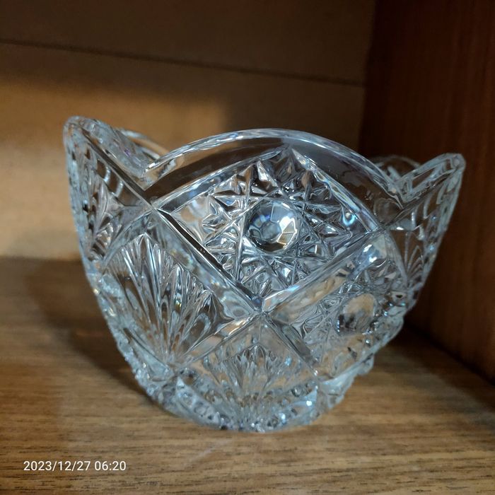Продаю  хрустальные салатницы(вазы)