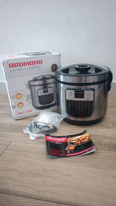 Мультиварка REDMOND  (новая)