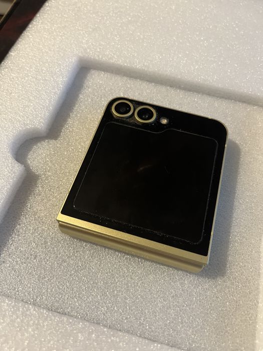 Samsung Zflip 6 + Гаранция