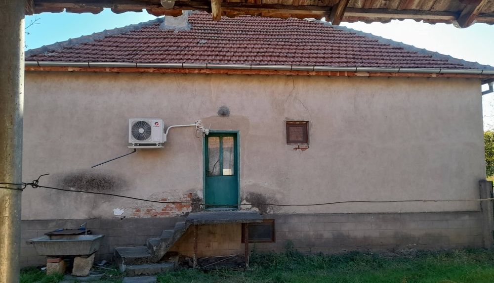 Продавам къща в с.Войводово обл.Враца община Мизия