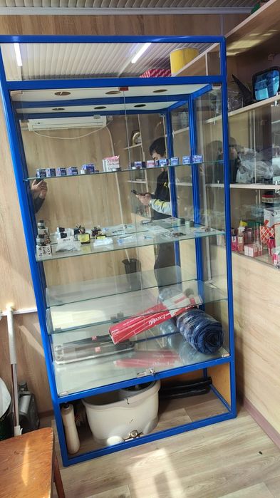 Продам не дорого две ветрины