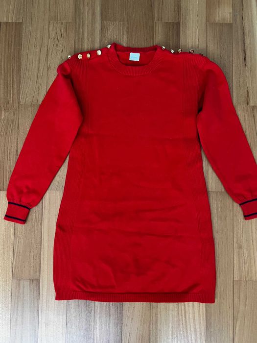 Pulover lung rosu,  varsta 10 ani, purtat o singura data