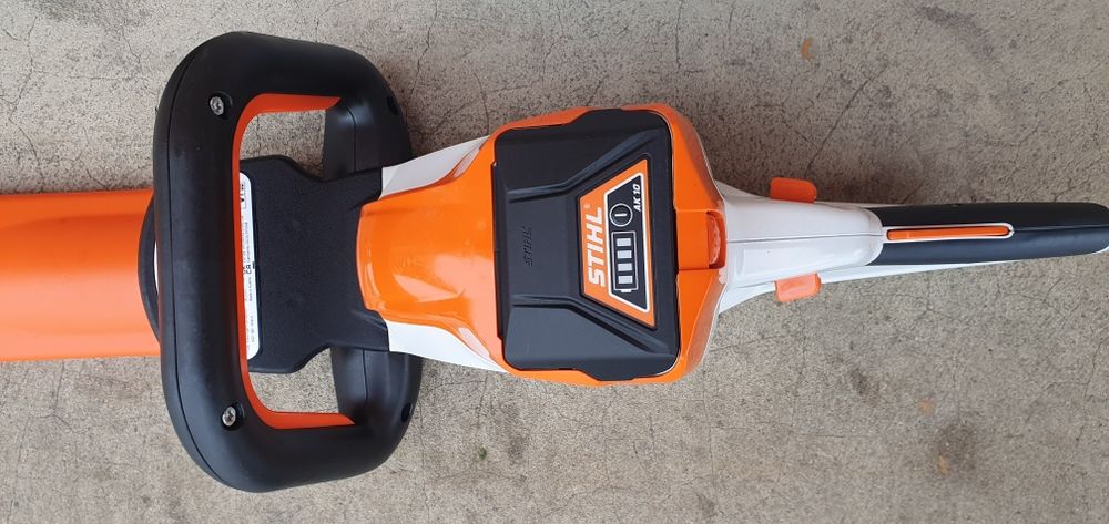 Foarfeca tuns gard viu stihl HSA 50.