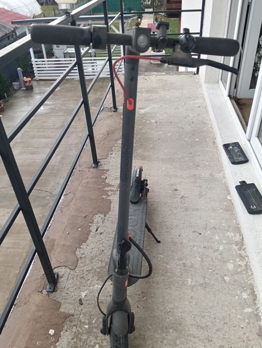 Trotinetă electrică  foarte puțin folosită