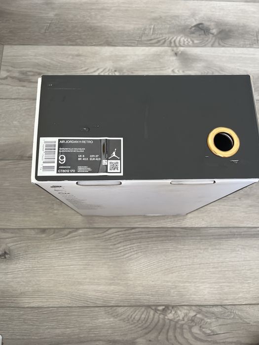 Air Jordan 11 retro white/metallic gold-black