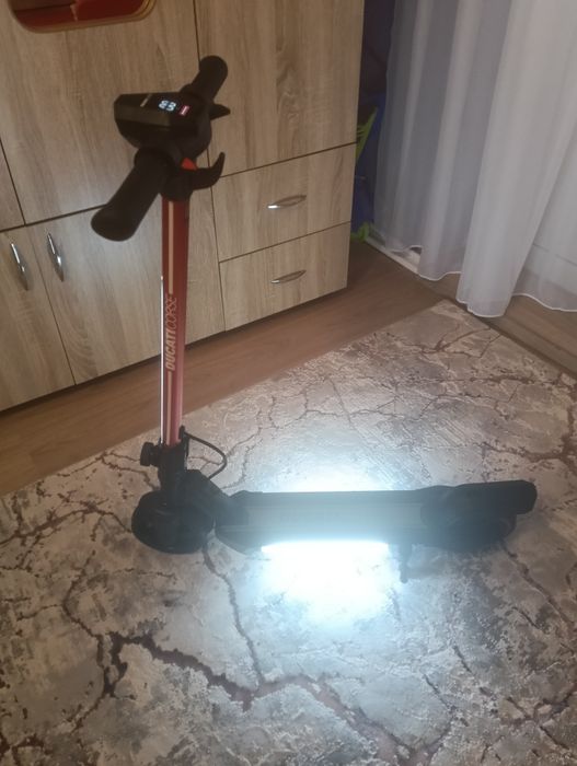 Vând trotineta electrica DUCATI