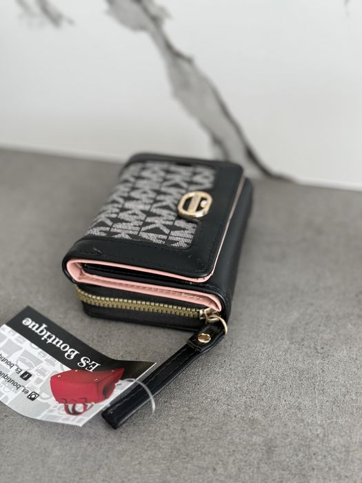 Бяло портмоне с отделения