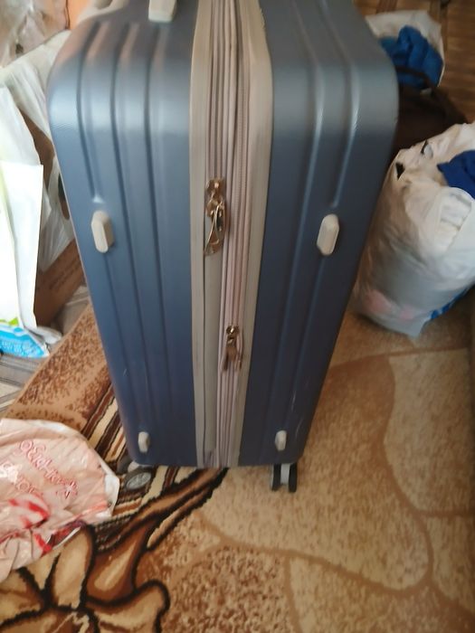 Чемодан большой.