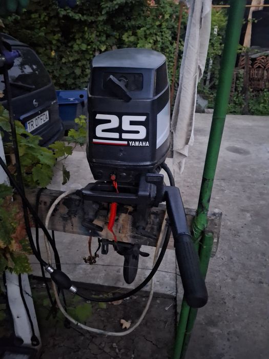 Vand barca  4m reconditionata complet  +mator yamaha 25 hp autolube  reconditionat complet nu necesita nici o investitie