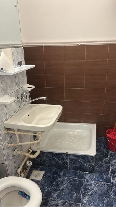 Inchiriez garsoniera  zona service Brinza