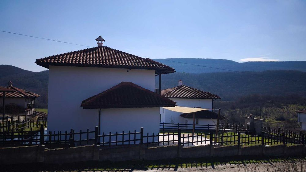 Двуетажна къща в Църква