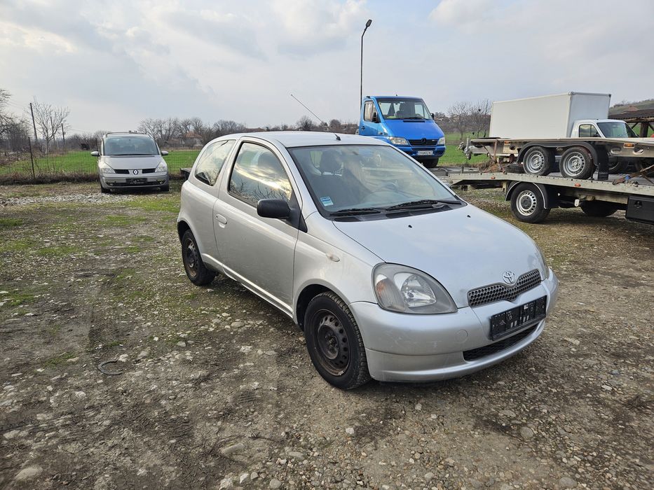 Toyota Yaris 1.0i VVTI НА ЧАСТИ