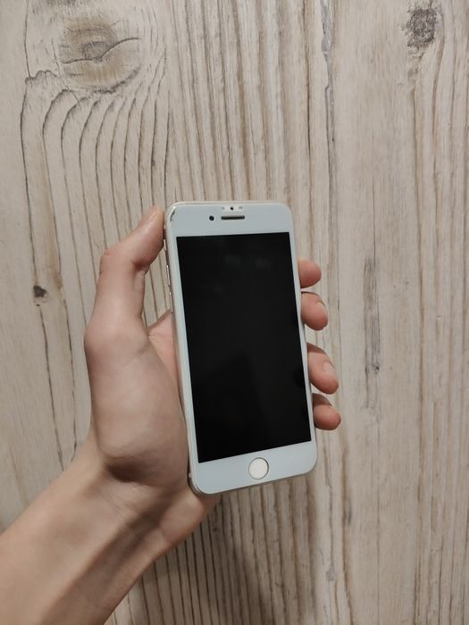 Продам  айфон  8