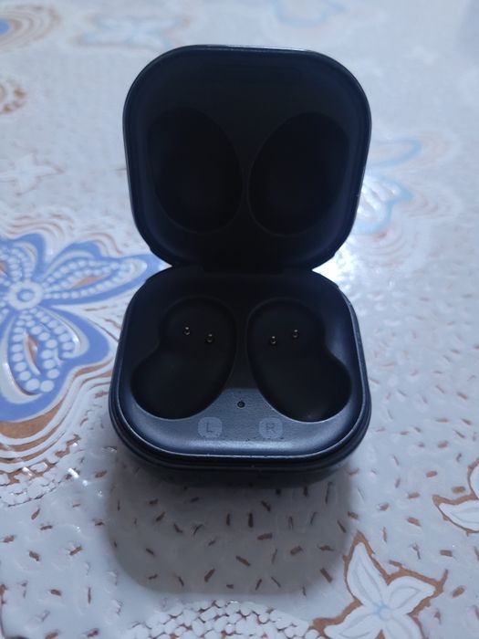 Galaxy buds live