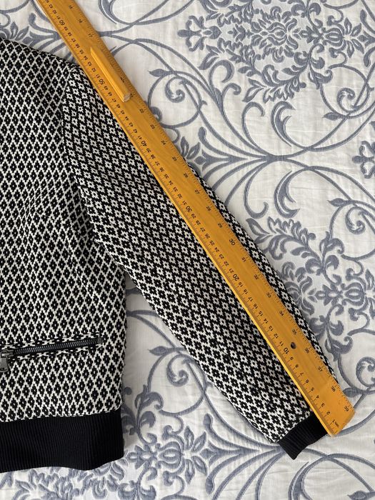 Бомбер твидовый эмираты