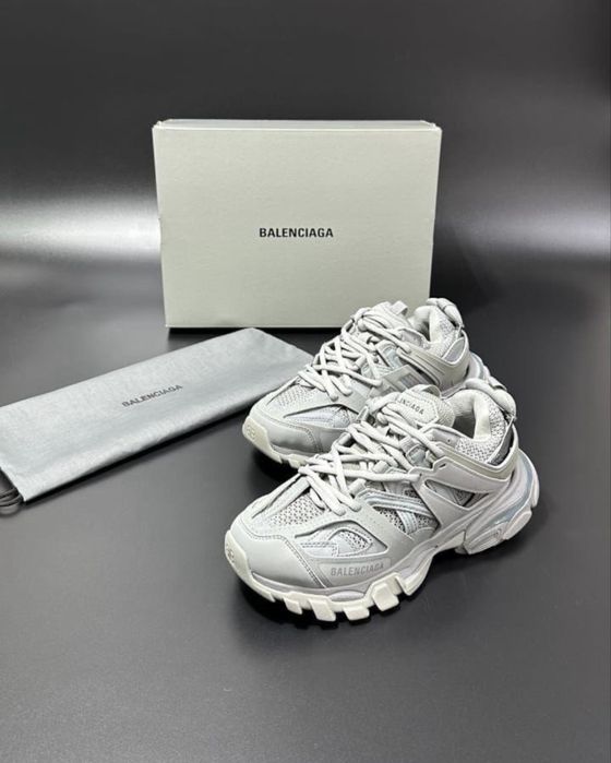 Balenciaga-Track