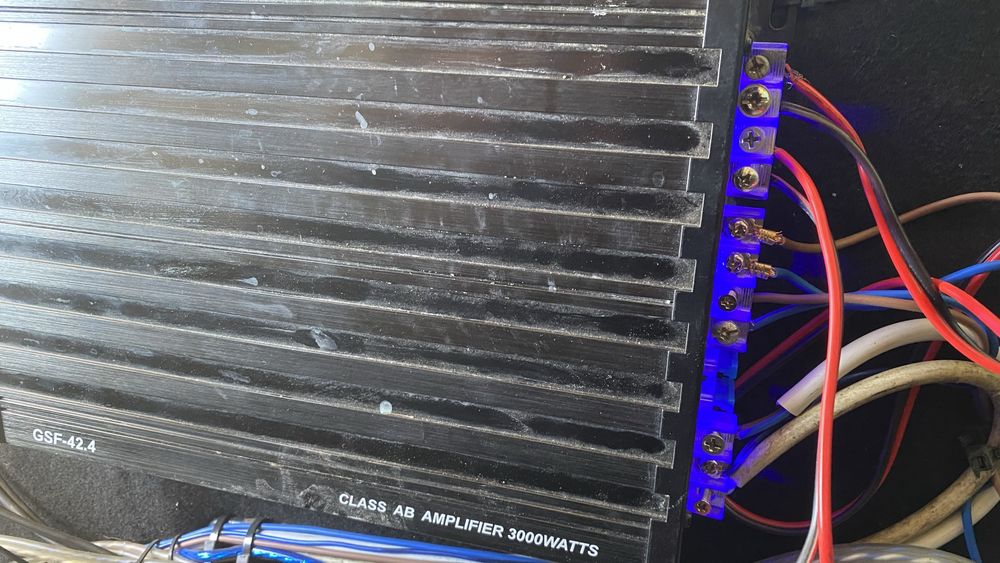 продам усилител 4х каналный