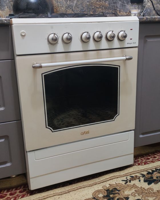 Продам газовую плиту