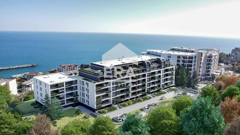 Тристаен апартамент  за продажба в луксозен жилищен комплекс на брега