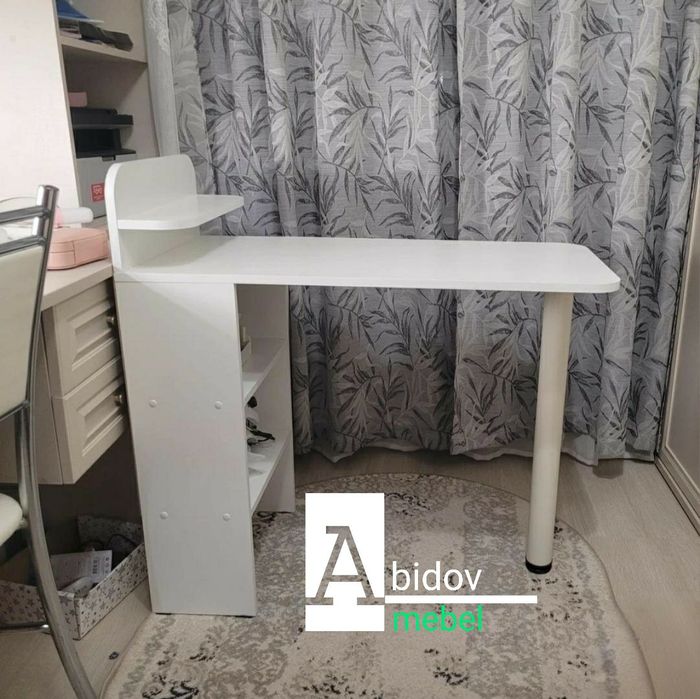 Раскладной маникюрный стол для Вашего бизнеса.  Удобный и компактный.