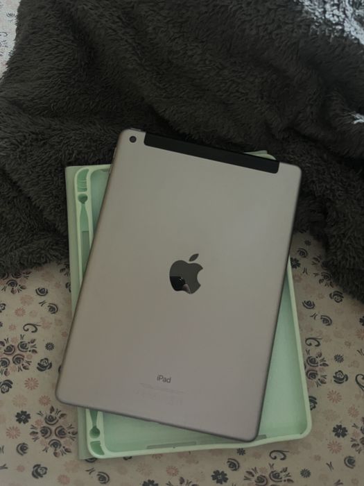 vand iPad generatia 5 wifi+cellular pret negociabil