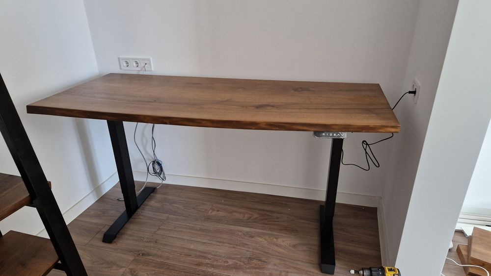 Бюро с ел.регулируема височина/Heightadjustable electric desk гр